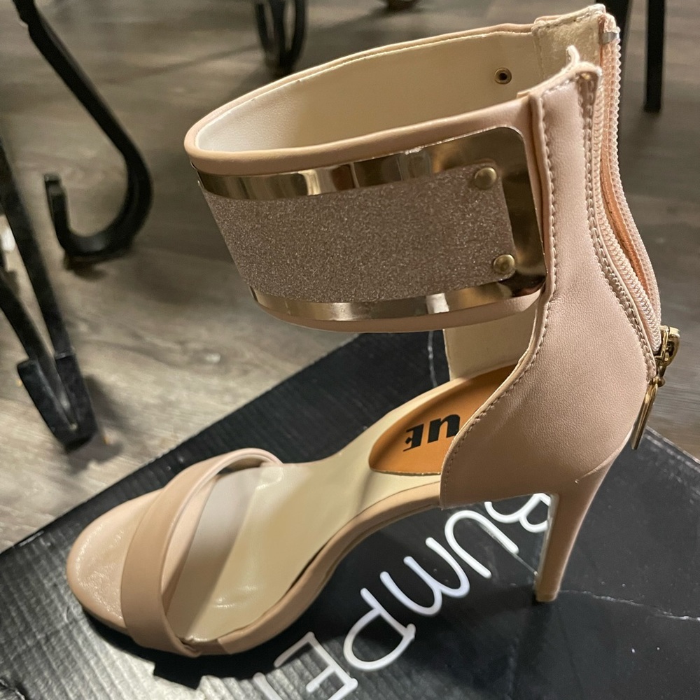 Size 8 beige/nude heels